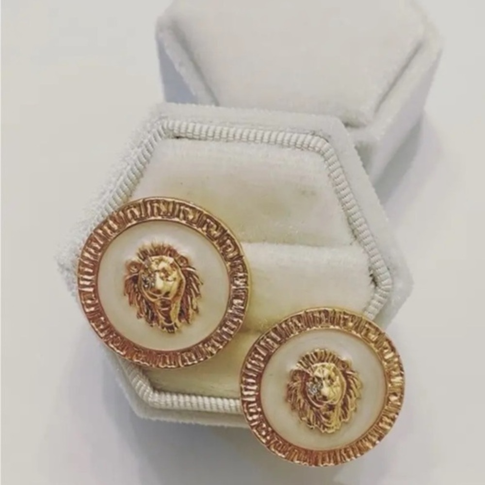 Lion Head White Enamel Gold Tone Stud Earrings Medallion Style NWT